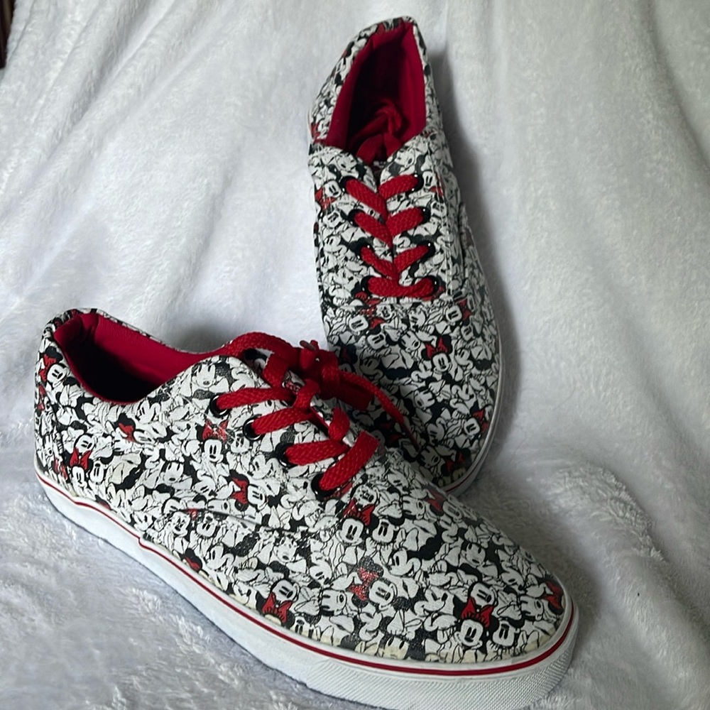 New Minnie Mouse canvas sneakers women’s size 10